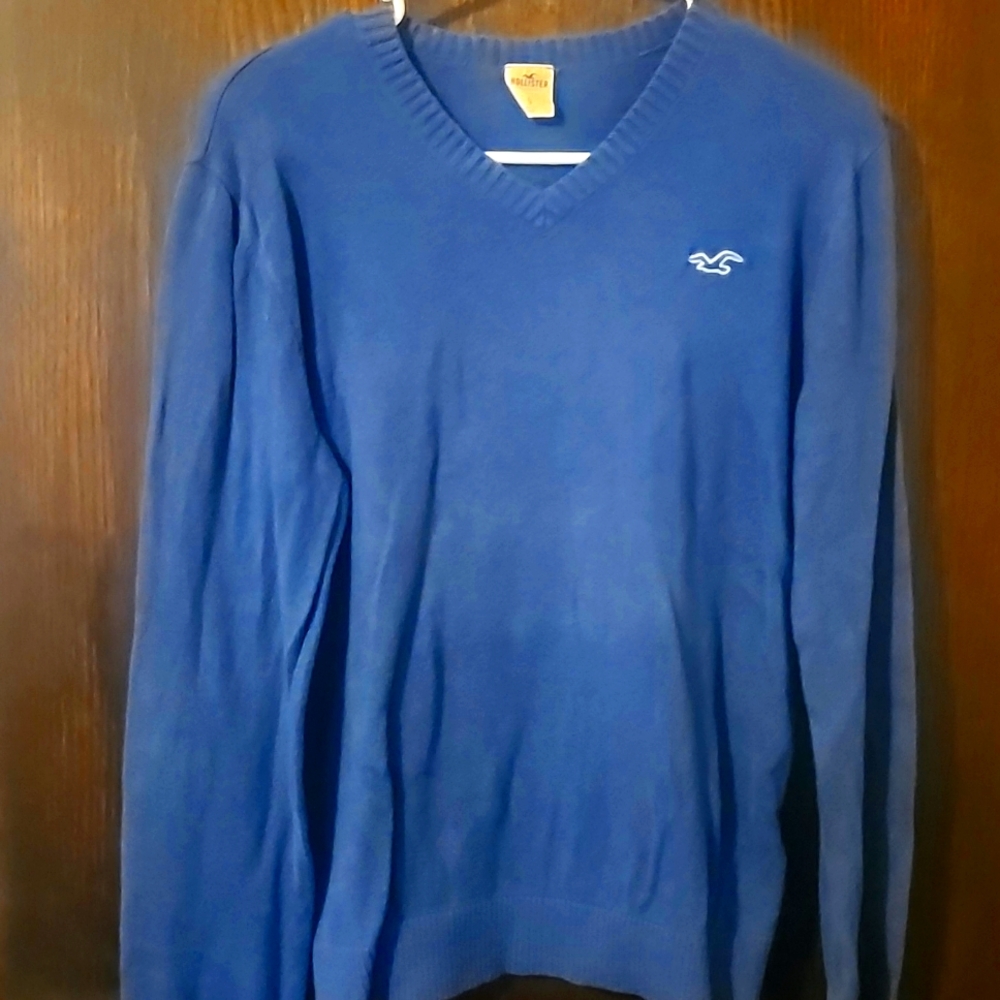 Hollister brand v-neck sweater. Men's size Small